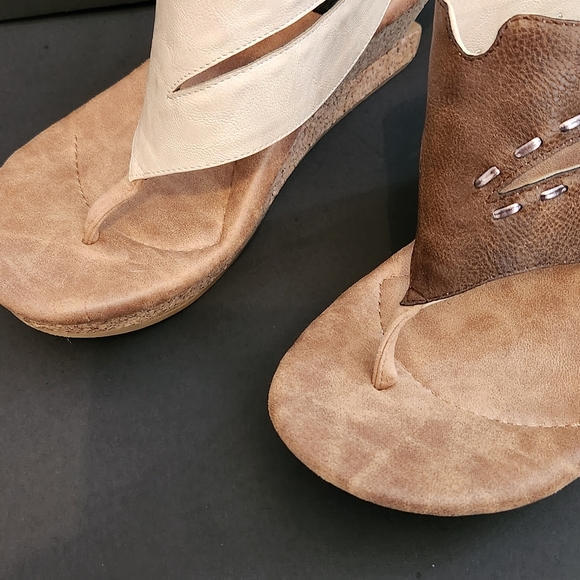 MODZORI REVERSIBLE BRIA Elegant Women's Tan and Cream Sandals - Picture 3 of 15